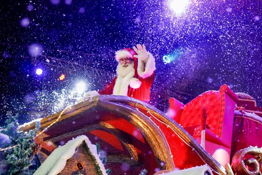 Papai Noel acenando do trenó